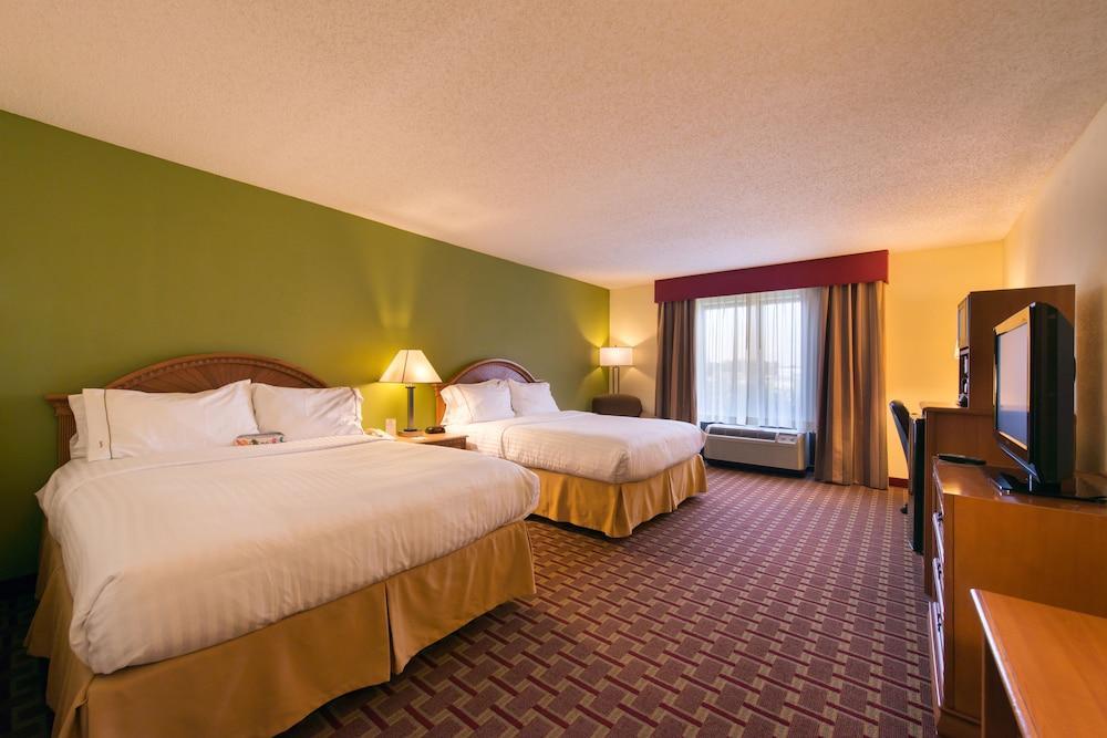 Holiday Inn Express Hotel & Suites Tampa-Anderson Road-Veterans Exp By Ihg West Chase Экстерьер фото