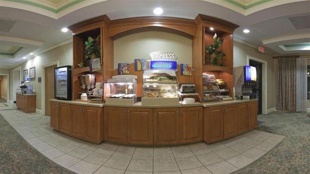 Holiday Inn Express Hotel & Suites Tampa-Anderson Road-Veterans Exp By Ihg West Chase Экстерьер фото