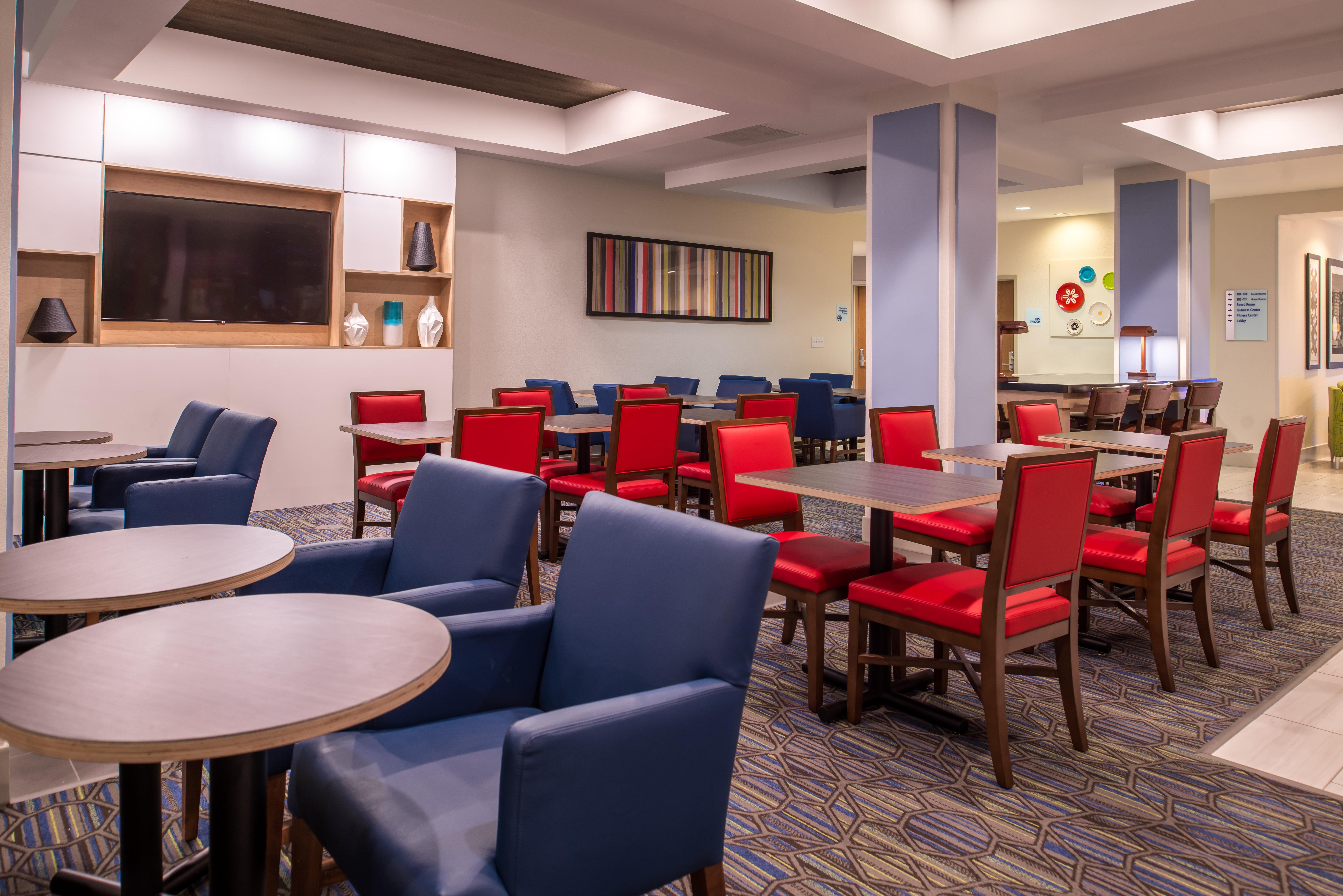 Holiday Inn Express Hotel & Suites Tampa-Anderson Road-Veterans Exp By Ihg West Chase Экстерьер фото
