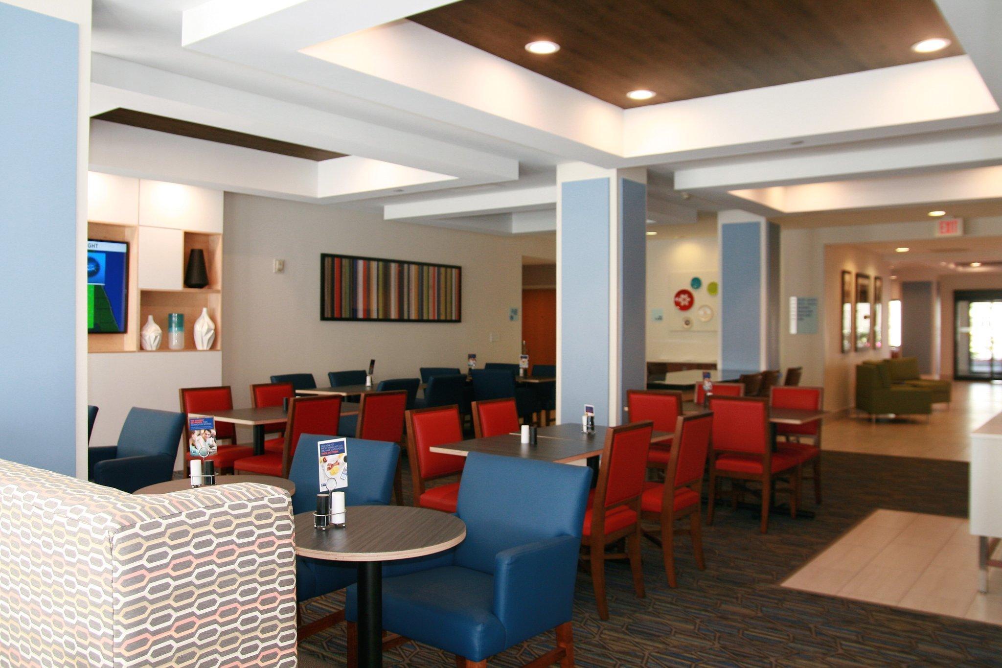 Holiday Inn Express Hotel & Suites Tampa-Anderson Road-Veterans Exp By Ihg West Chase Экстерьер фото