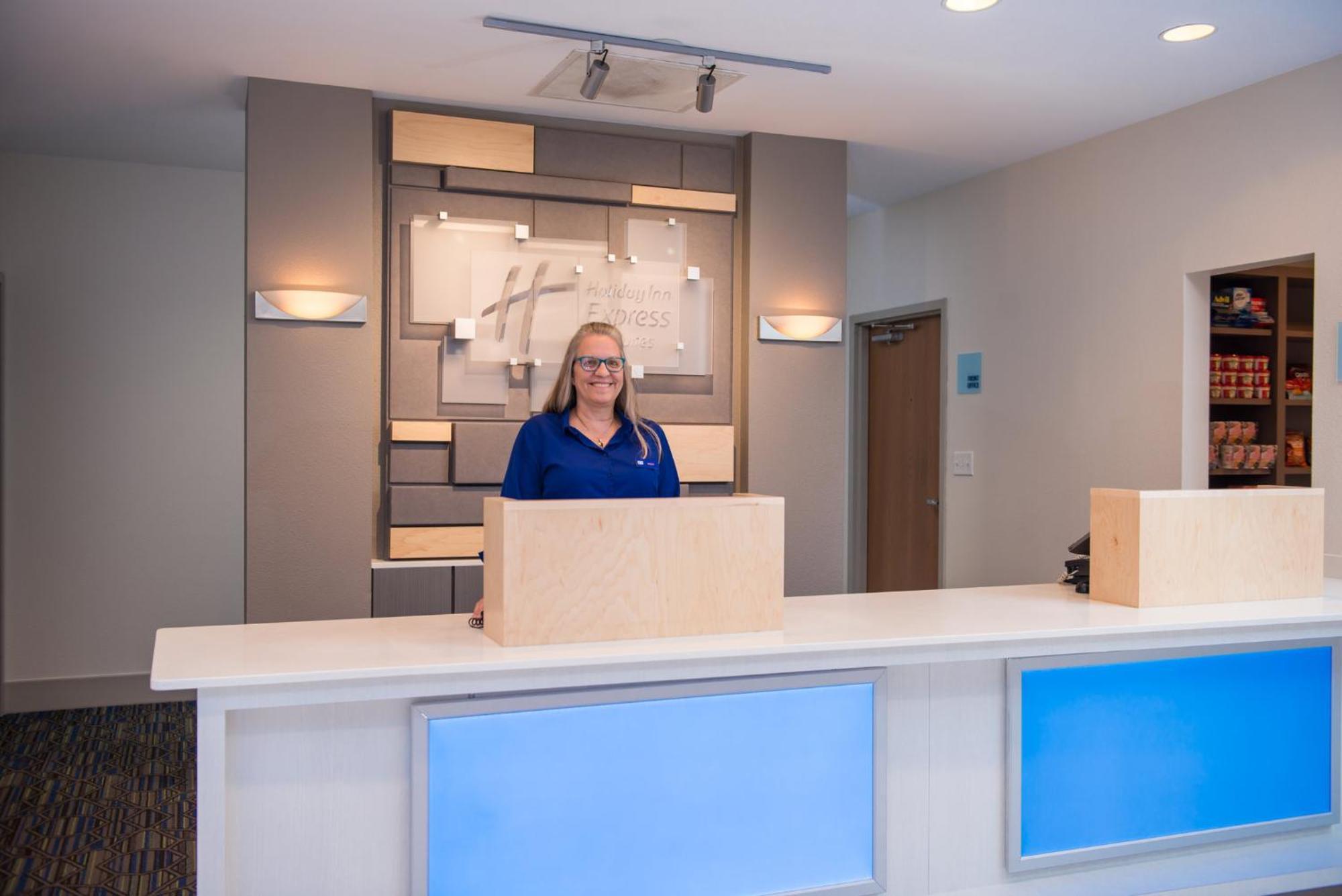 Holiday Inn Express Hotel & Suites Tampa-Anderson Road-Veterans Exp By Ihg West Chase Экстерьер фото