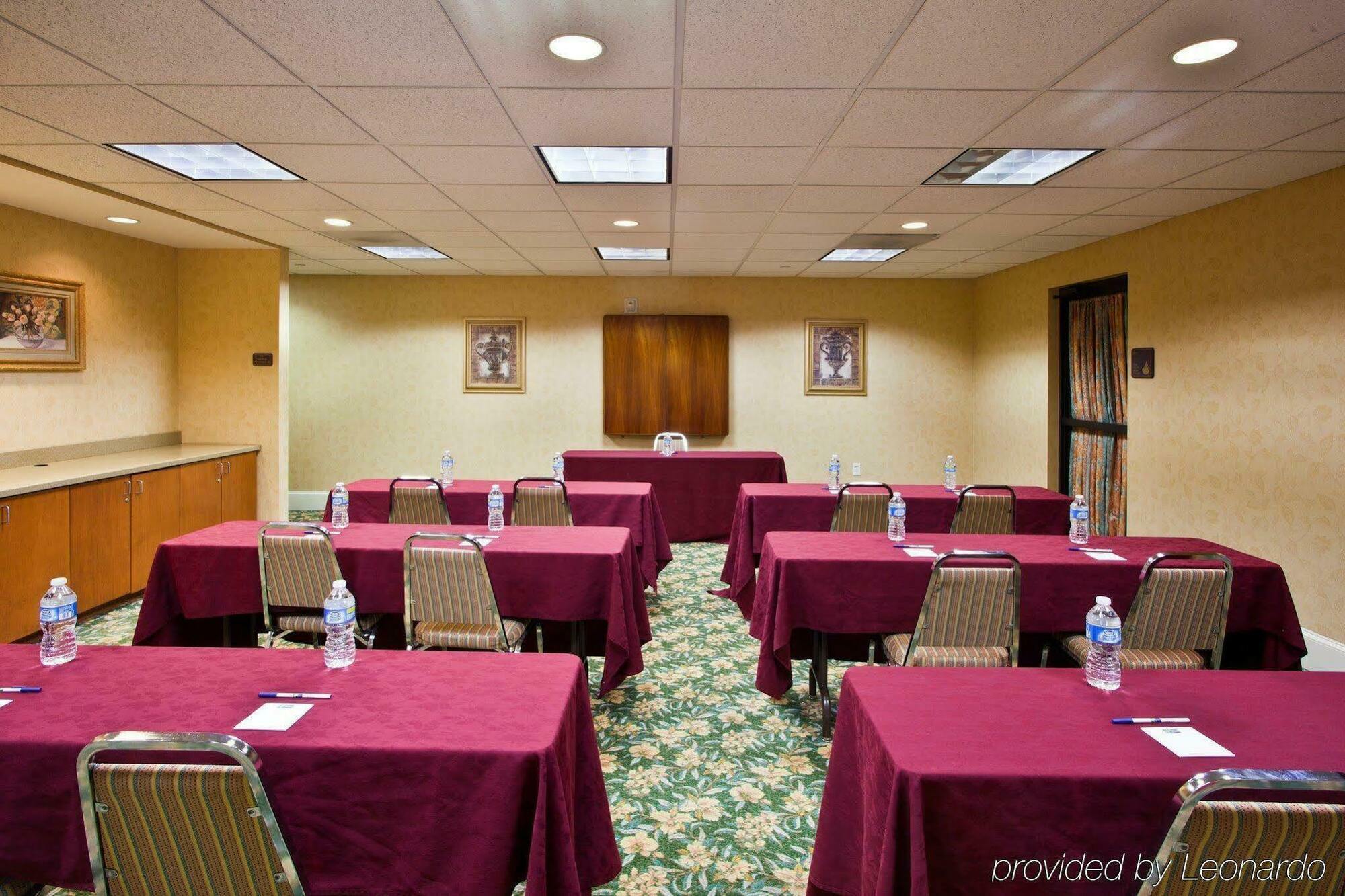 Holiday Inn Express Hotel & Suites Tampa-Anderson Road-Veterans Exp By Ihg West Chase Удобства фото